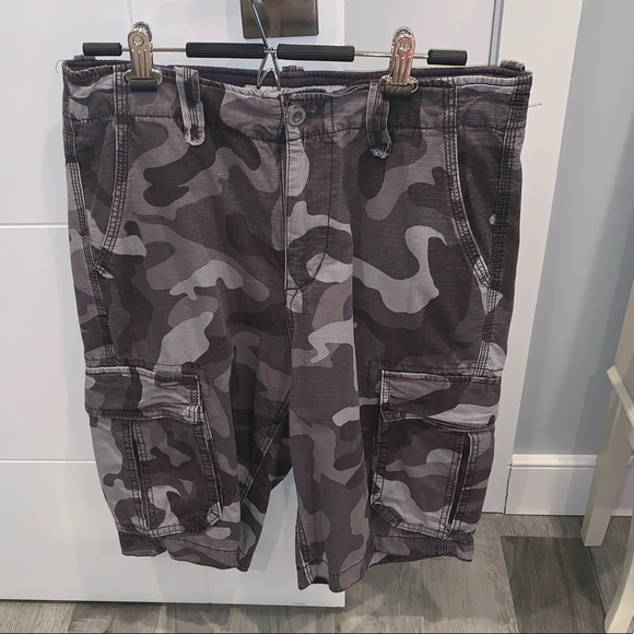 American Eagle Men’s Cargo Shorts - Picture 2 of 5